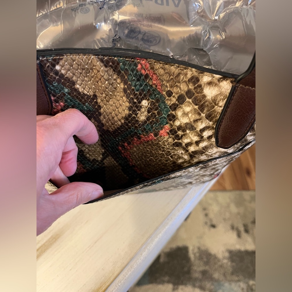 Snakeskin Pattern Tote Bag - Picture 3 of 9